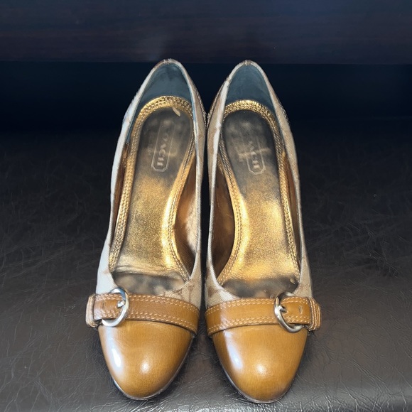 Coach Pumps - Picture 3 of 10